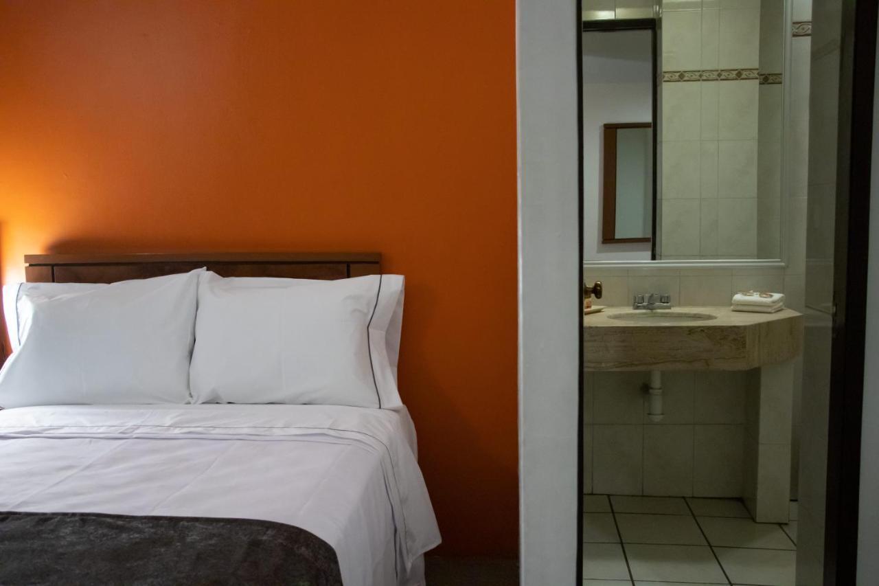 Hotel Las Pergolas Guadalajara Buitenkant foto