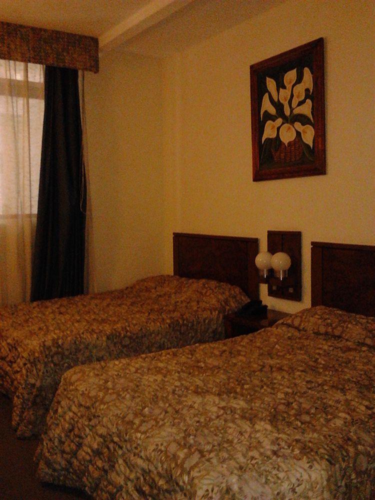 Hotel Las Pergolas Guadalajara Buitenkant foto